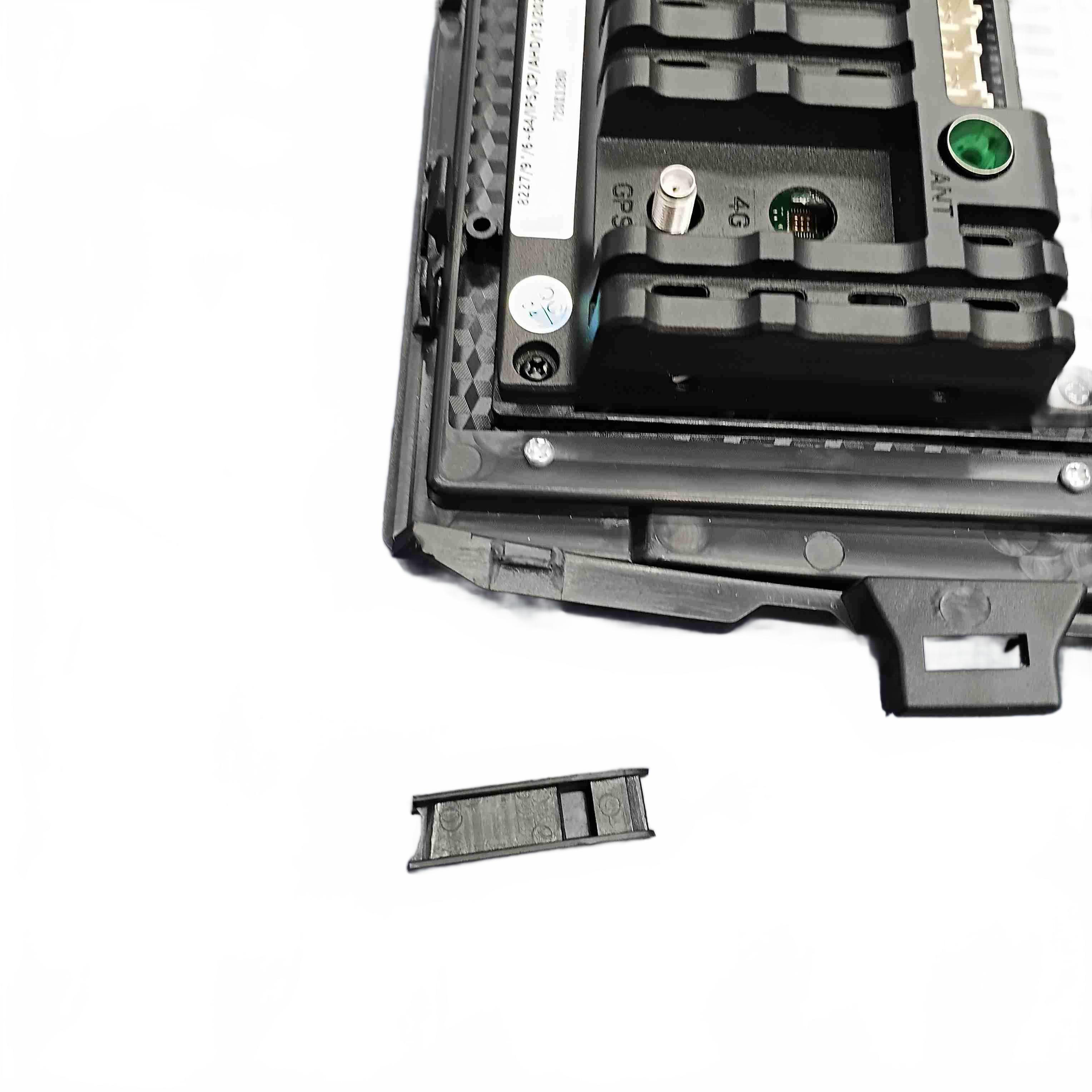 Incartech Car Stereo Suzuki, 9in Screen, Black, With Box, Manual, Wiring Harness, Mounting Brackets + Microphone **One Clip Broken Off** (CP 1435388)