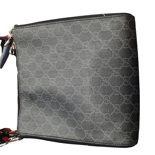 Men’s Gucci Supreme Messenger Crossbody Bag – Pre Owned Good Condition With Certificate Of Authenticity (CP)