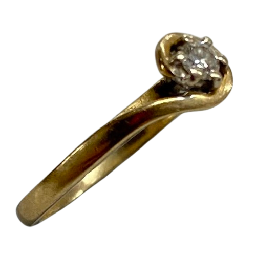 Ladies 9ct Yellow Gold Engagement Style Ring. Size 6