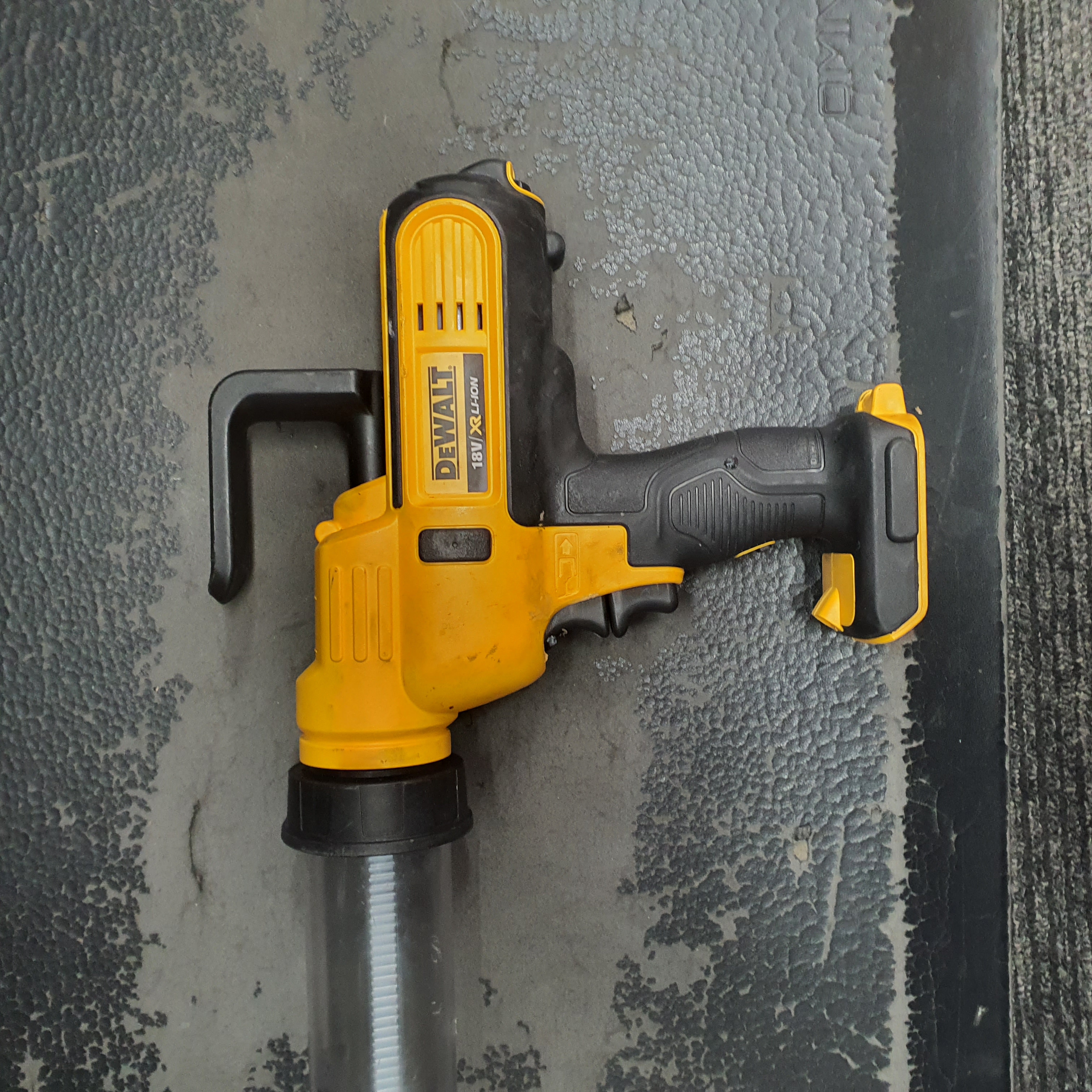 Dewalt Caulking Gun DCE580 Yellow Black Skin Only (MR)