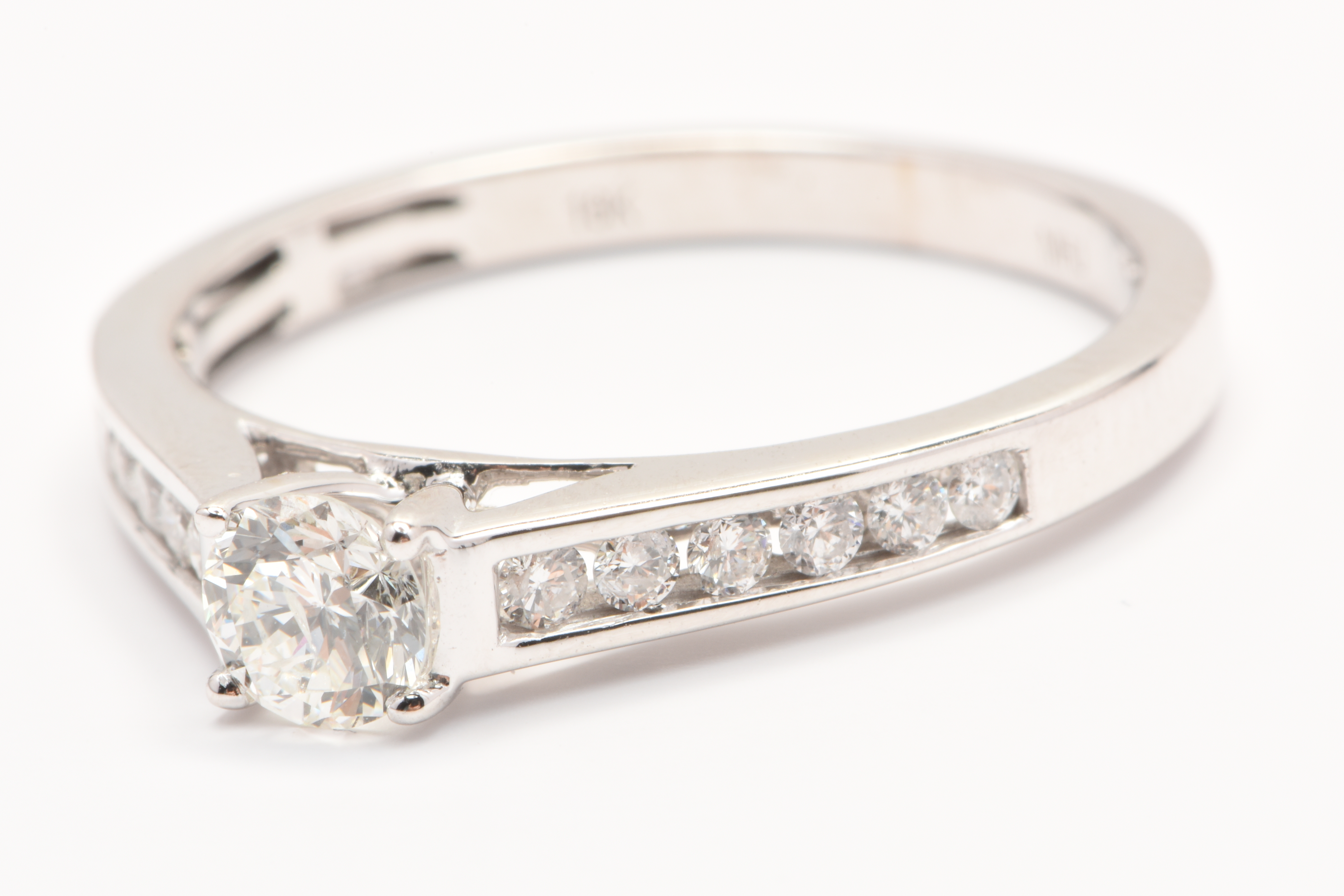 Ladies 18ct White Gold 13 Stone Round Brilliant Cut Diamond Ring TDW 0.59ct Size O With Valuation Certificate