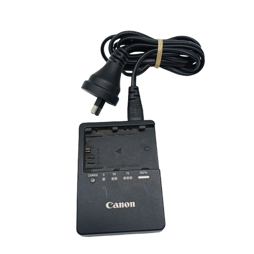 Canon EOS 70D Digital Camera With Battery And Battery Charger *Flash Clip Broken (WR 1391020)