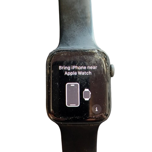 Apple Watch SE (2020) A2352, 44mm, GPS Only, Space Grey, Wear & Tear Scuffing, Chip Missing From Top Of Screen, With Charger, Screen Protector & Otterbox Strap (Damaged)