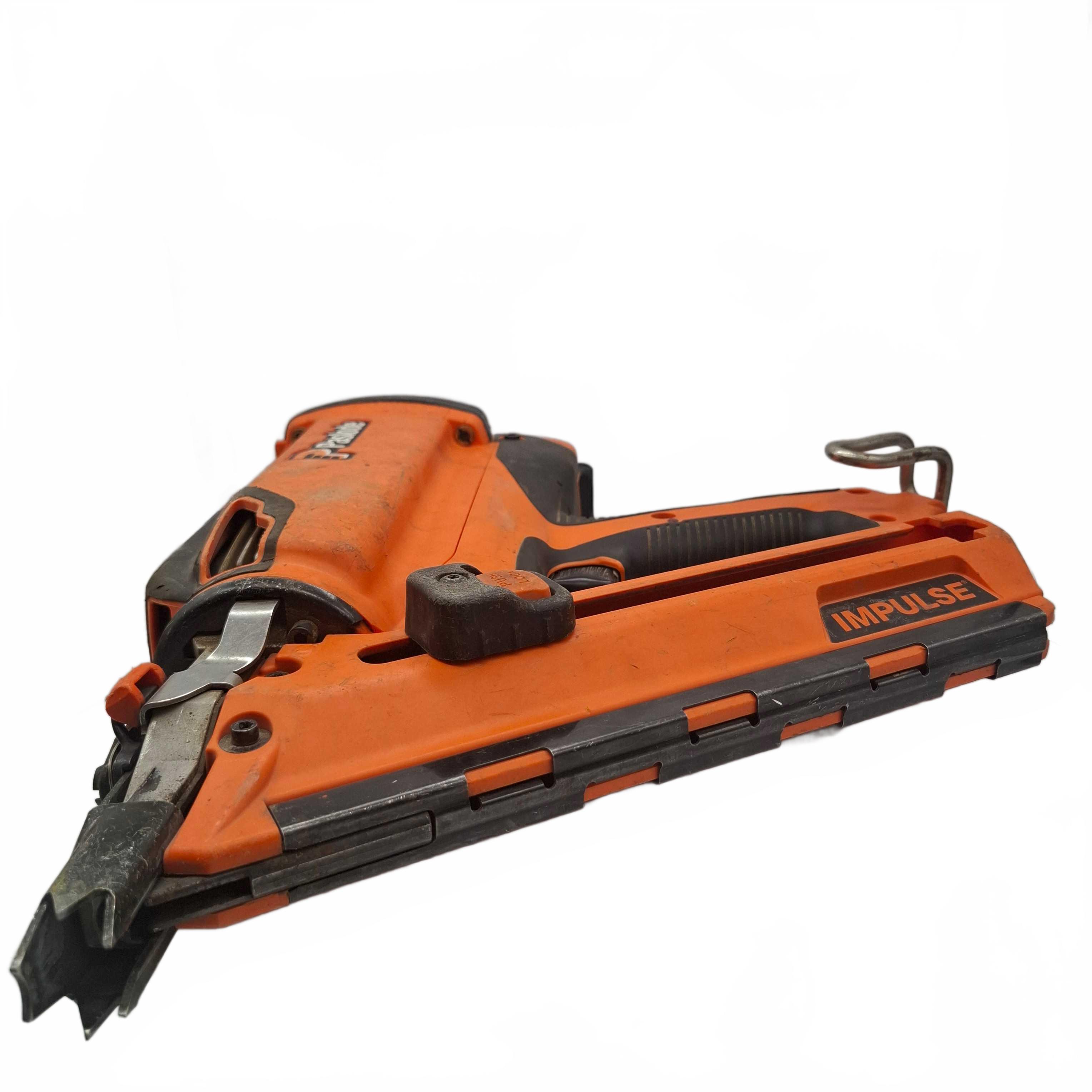 Paslode FrameMaster B20580 Cordless Framing Gun With: Case, Battery, Charger, Nails (WR 1425588)