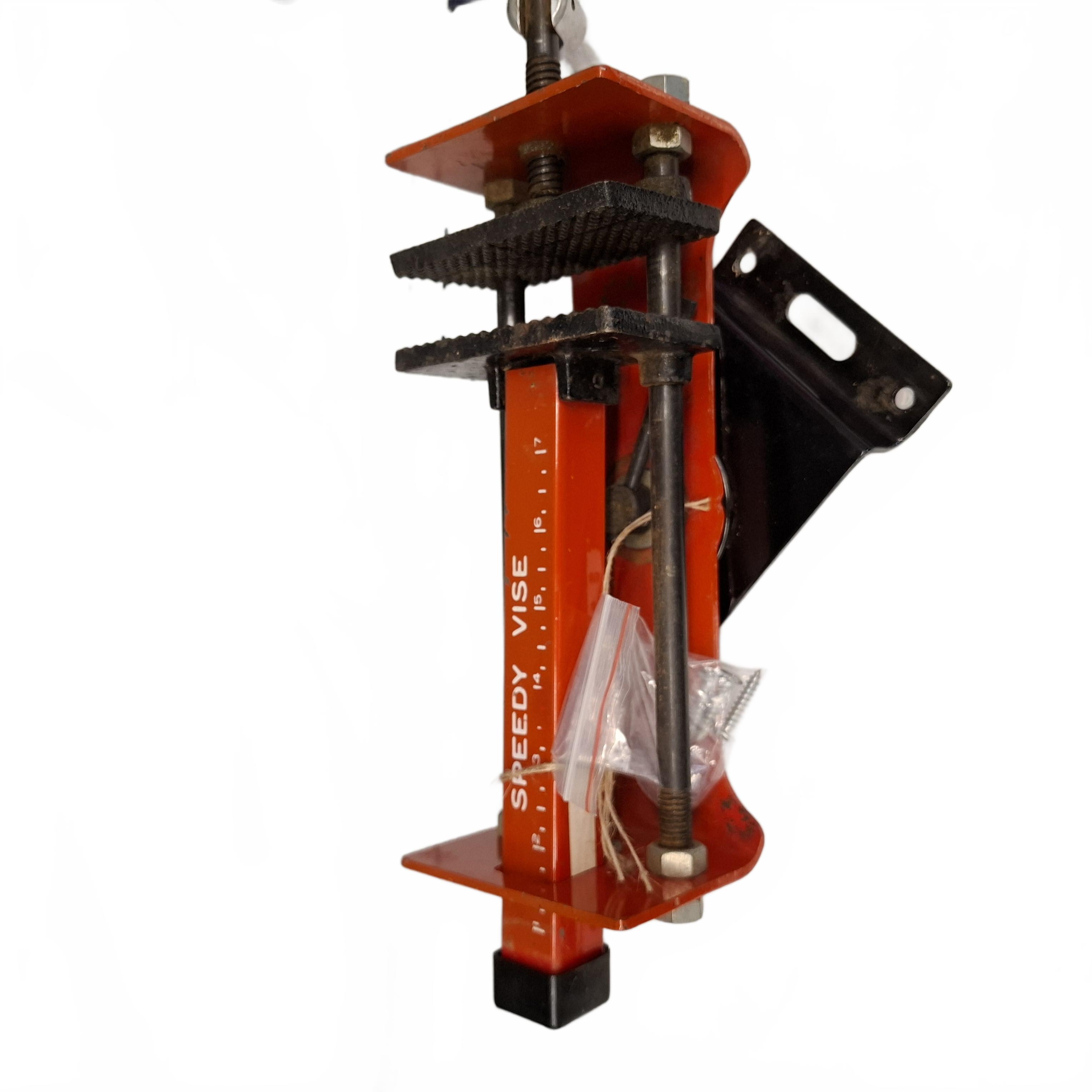 Speedy Red Bench Attachment Vice Unknown Model (1431224) (JN)