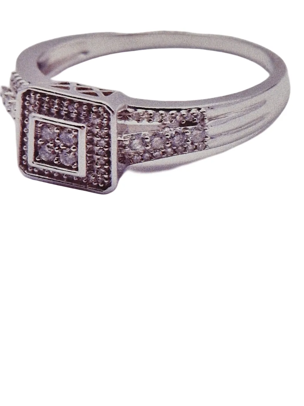 Ladies 9ct White Gold 68 Diamonds Ring 4 Round Brilliant Cut Diamonds 0.50CT TDW V 1/2 11 With Valuation (WL 1266643)