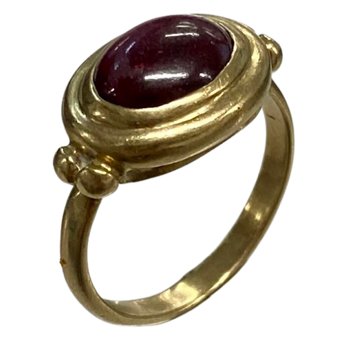 Ladies 9ct Yellow Gold Ring. Bezel Set Red Oval Stone. Size7