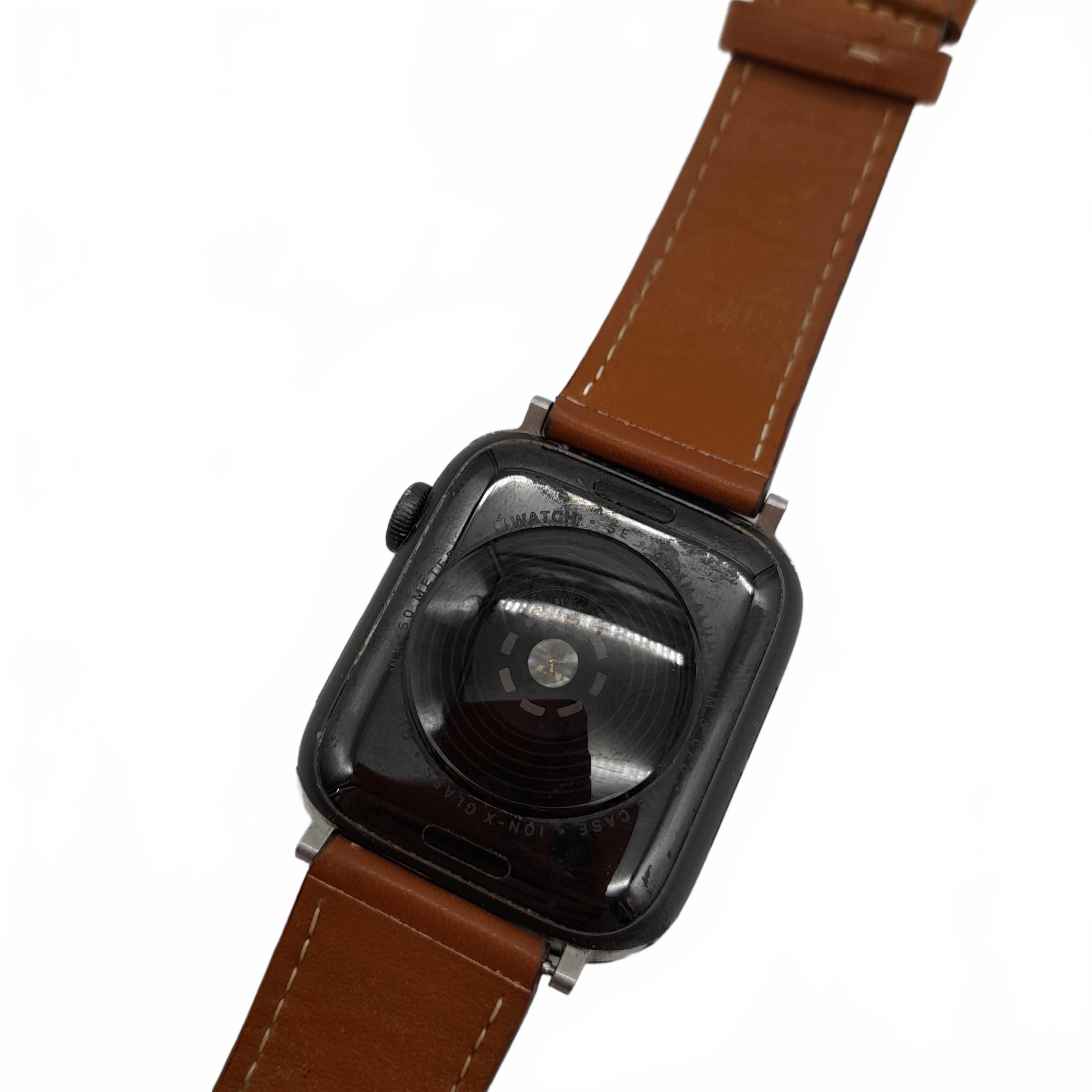 Apple Smart Watch SE Gen 1 A2352 44mm Brown Strap With Charger *Very Scratched Face* (WL 1425850)