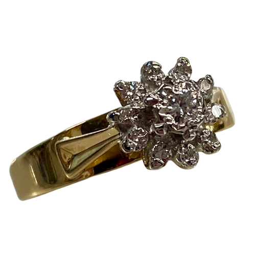 Ladies 18ct Yellow & White Gold Diamond Cluster Ring. Single Round 0.06ct Brilliant Cut White Gold Claw Set Diamond, With 10 Round Brilliant Cut White Gold Illusion Grain Set Diamonds. TDW 0.16ct. Size L&1/2 . With Valuation Certificate.