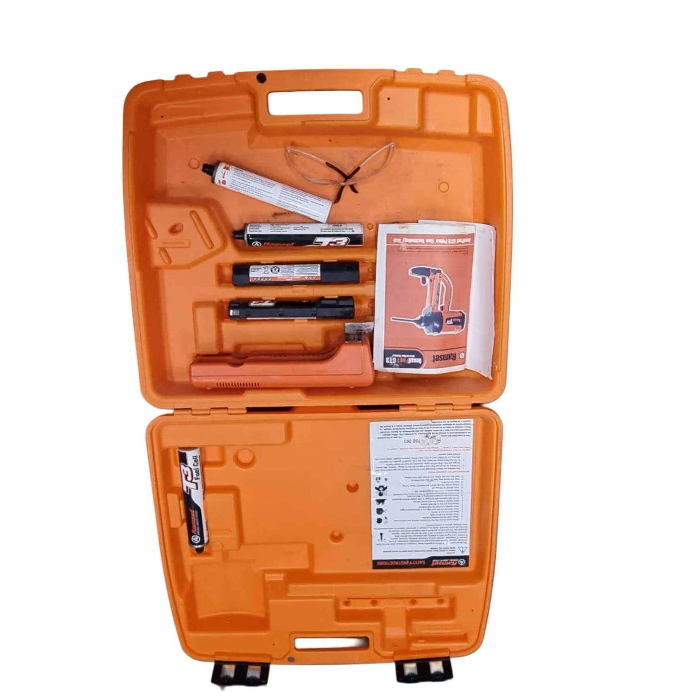 Ramset Nail Gun T3 + Case + 2 Batteries + Charger + Gas (WR 1363683)