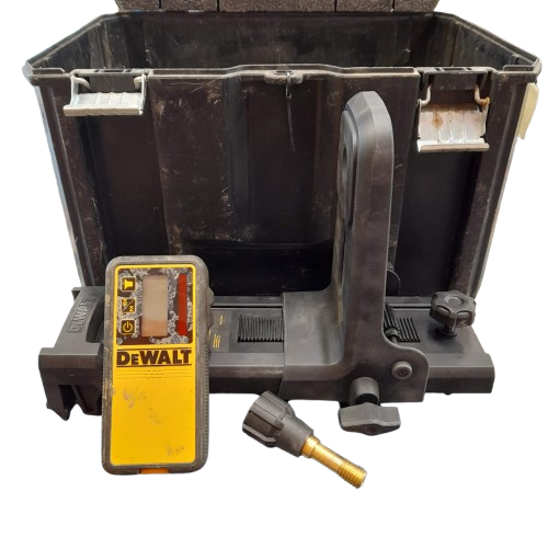 Dewalt Laser Level DCE074R With Accessories And Case (GE)