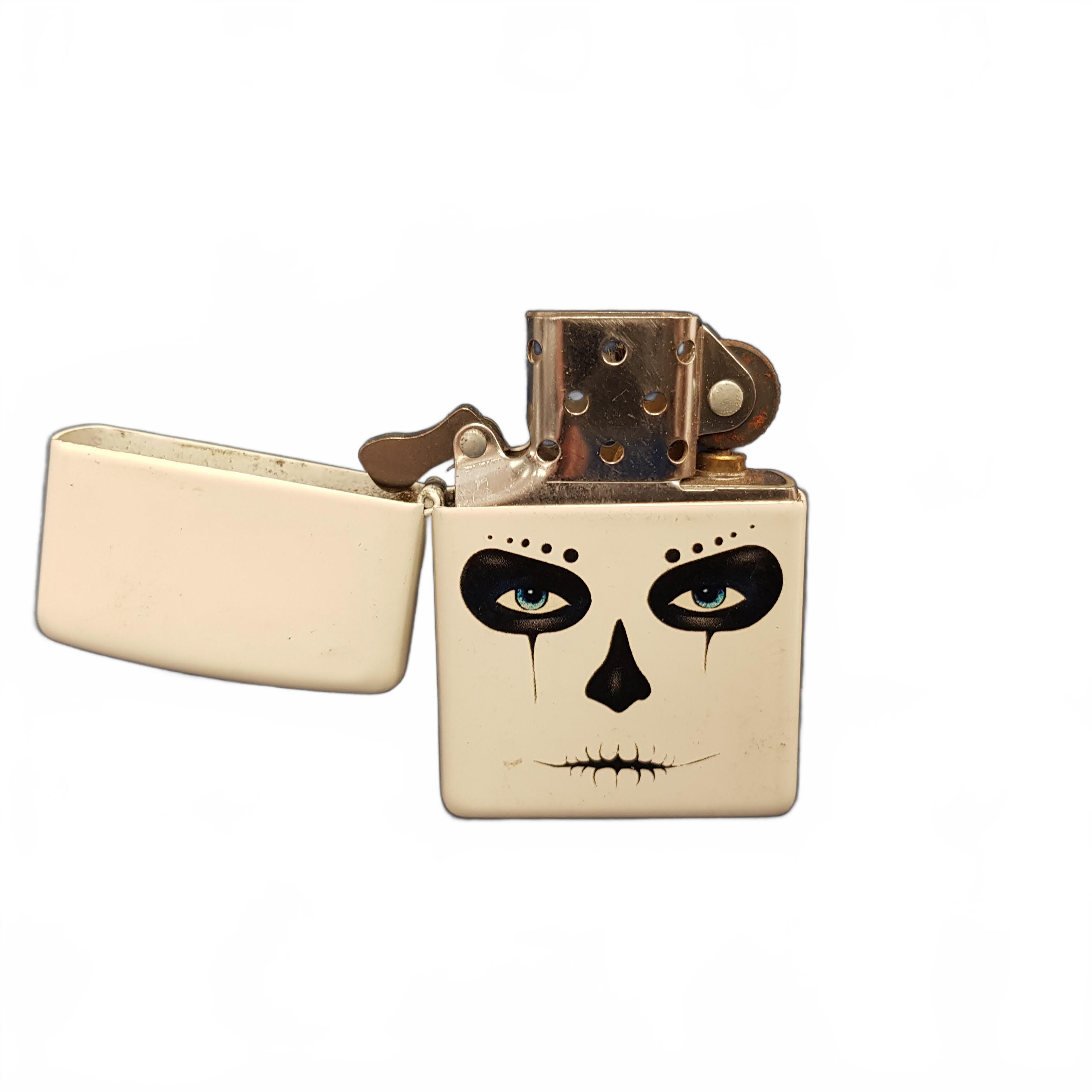 Zippo Lighter White With Face **SECOND HAND ** (MR1434825)