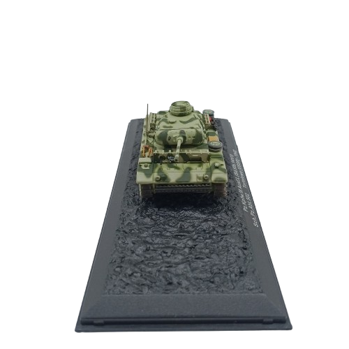 Combat Tanks Collection Pz.Kpfw. III Green Tank Model With Magazine in Case (CP)