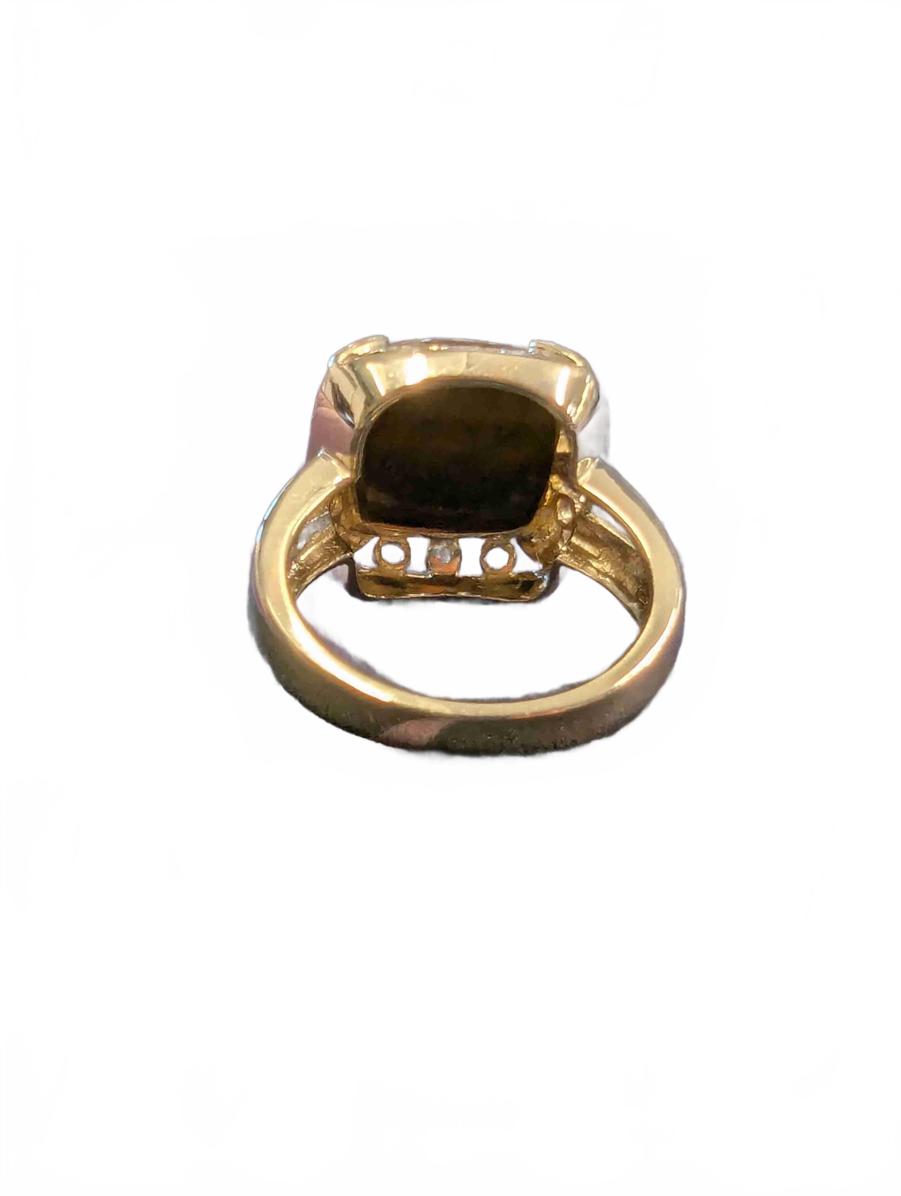 Unisex 9CT Gold Signet Ring With Square Cabochon Cut Tiger’s Eye And 4 Round Brilliant Cut Diamonds. Size O Valued At $2100 With SJCO Valuation Certificate (GE 1404026)