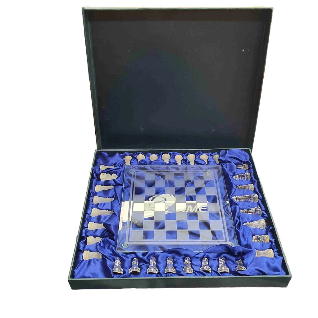 Unbranded Glass Chess Set, Glass, Complete, In Tape Damaged Box (MR 1433982)