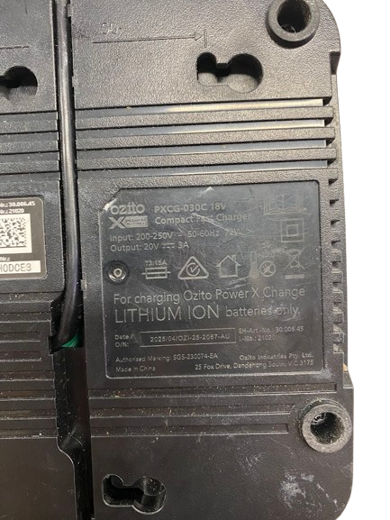 OZITO TOOLS 101109 S/N:PXCG030C BLACK BATTERY CHARGER TESTED