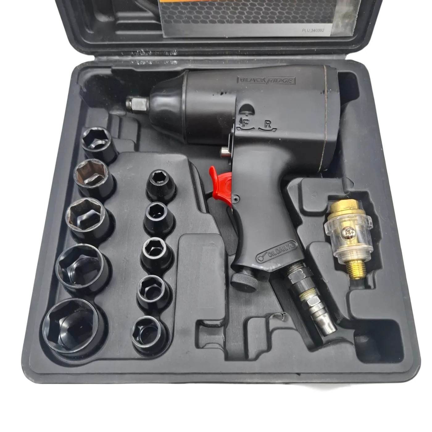 Blackridge Air Impact Wrench 1/2″ Drive with 16-Piece Accessory Kit (WR 1416798)