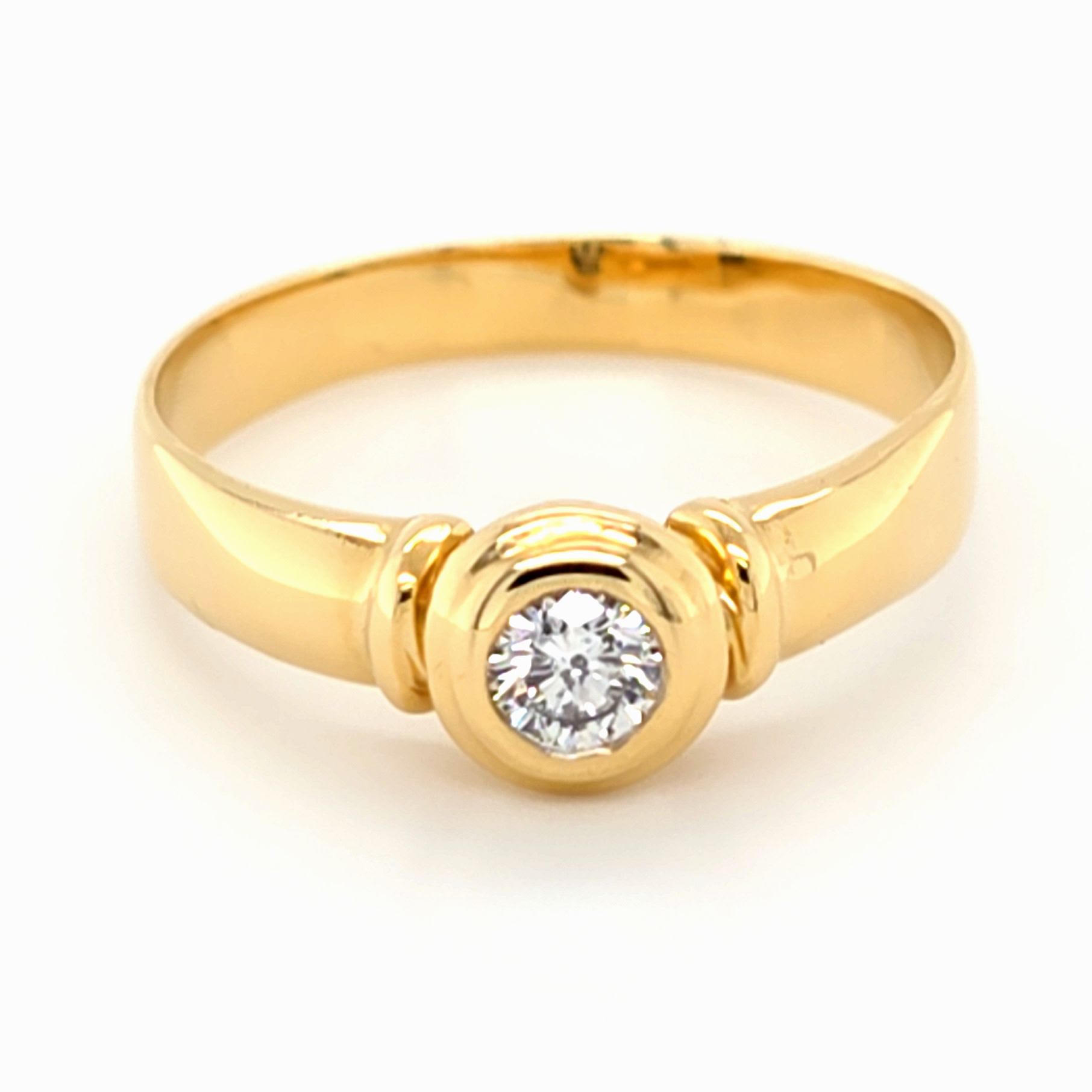 Ladies 9ct Diamond Ring – Total Weight 4.1 Grams – Ring Size – S