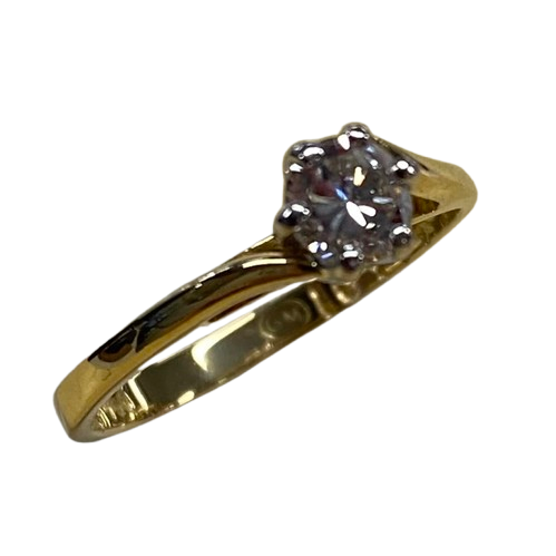 Ladies 18ct Yellow Gold Single Stone Diamond Ring. Round Brilliant Cut Surrounded 6 Claw Wire Tapered Collect Set On a Yellow Gold Under Rail With Pointed Cross Over Swept Up Shoulders. TDW 0.39ct. Size L/5.5, With Valuation Certificate – (NG 102862)