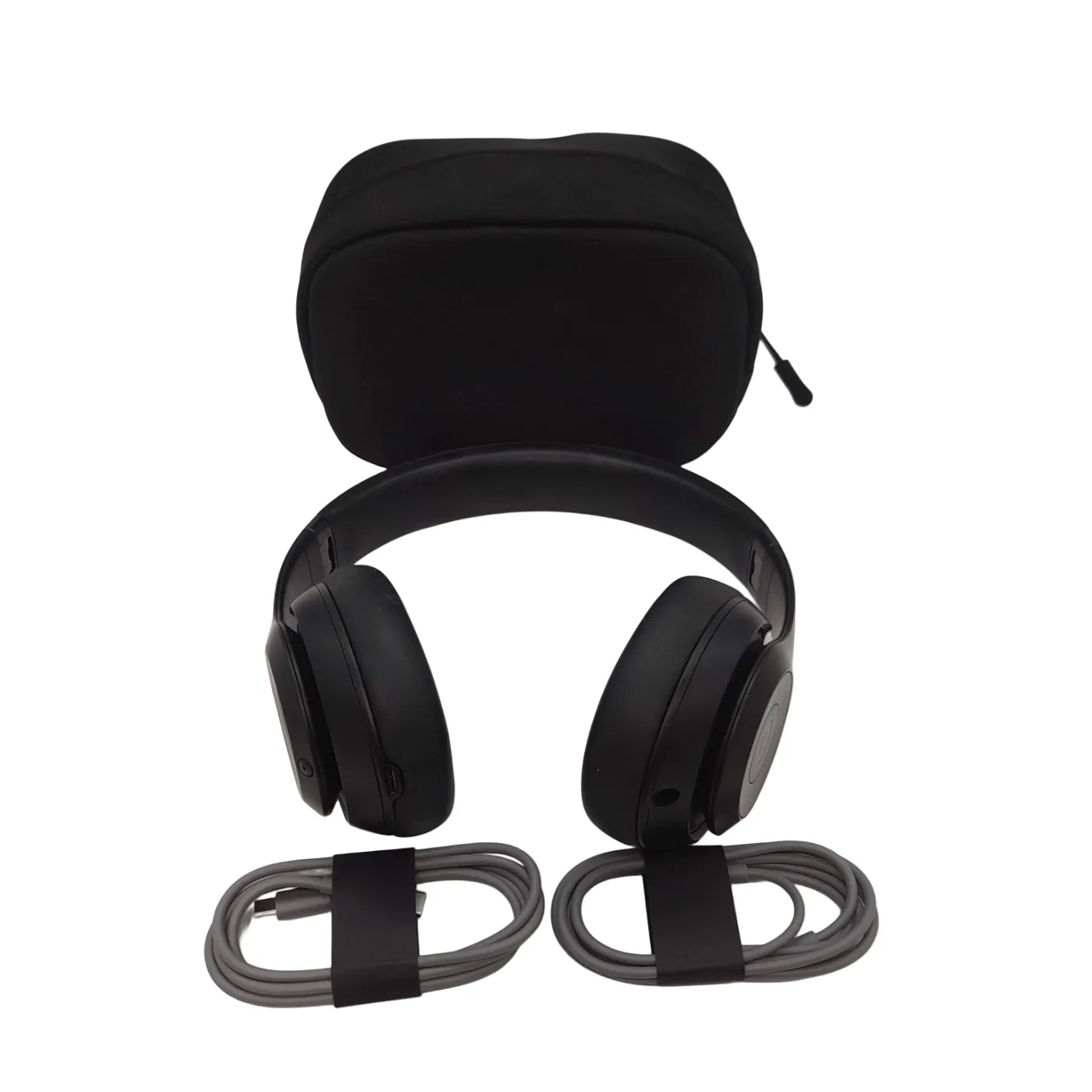 Beats Studio Pro Headphones + Case, AUX, Charger (WL 13991852)