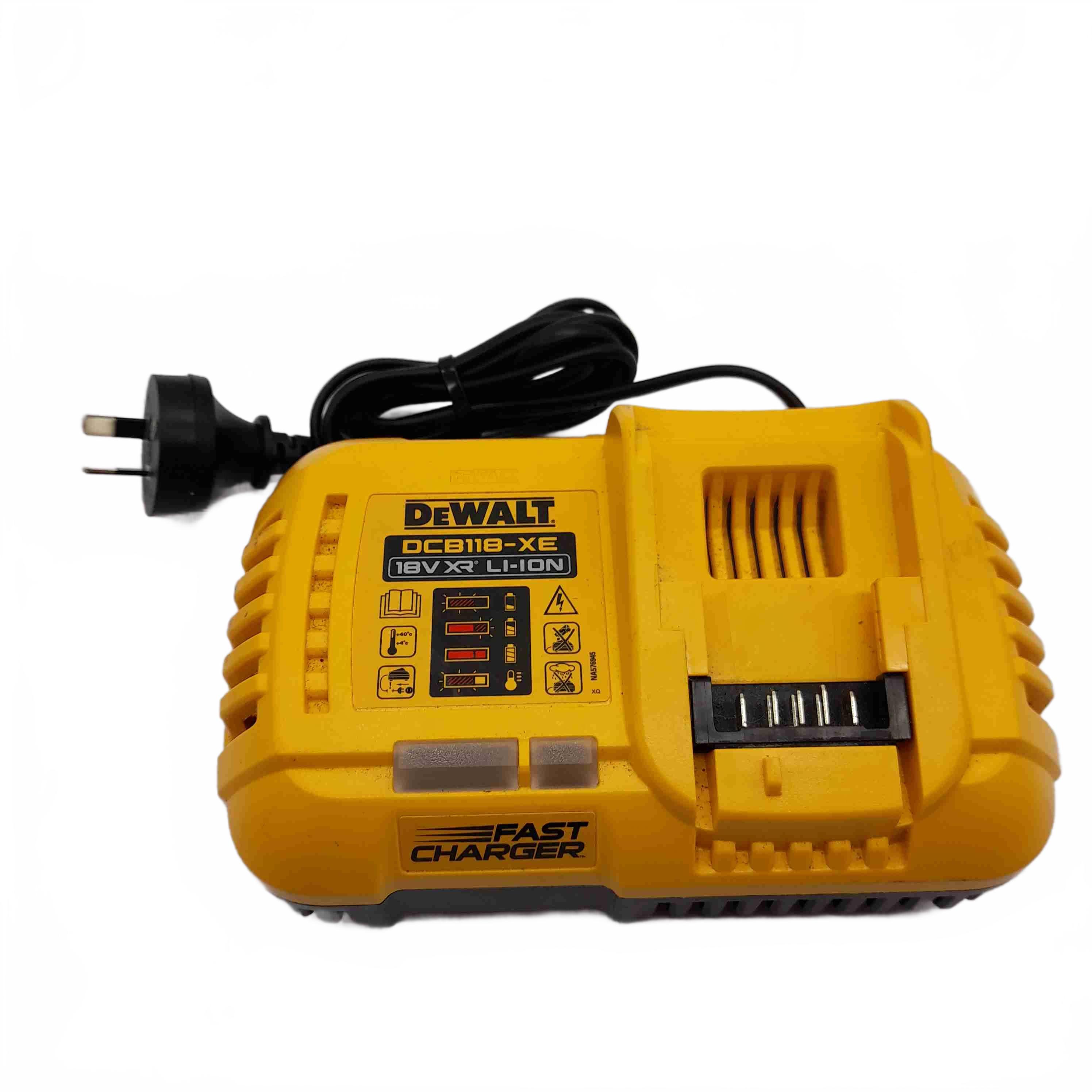 Dewalt Battery Charger Fast Charger 18V XR LI-ION DCB118-XE Good Working Condition (WL1436586)