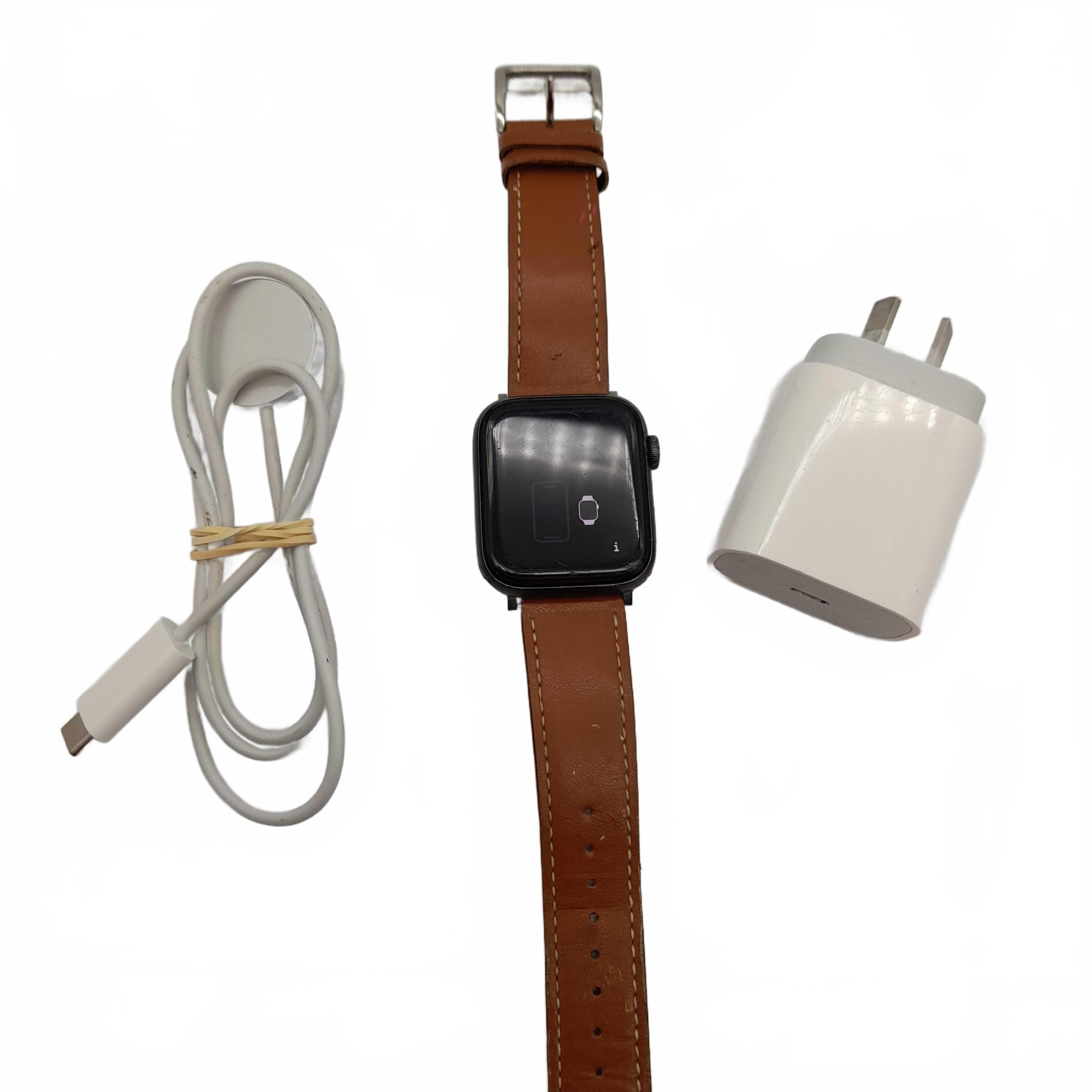 Apple Smart Watch SE Gen 1 A2352 44mm Brown Strap With Charger *Very Scratched Face* (WL 1425850)