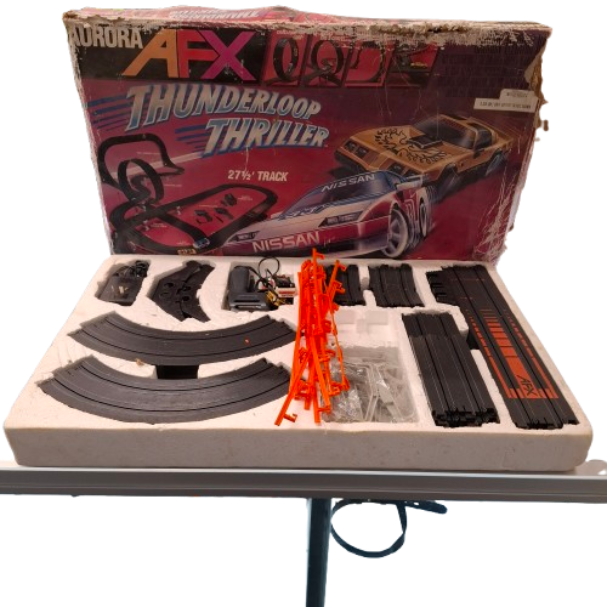 Aurora AFX Thunderloop Thriller Slot Car Race Set (JN)
