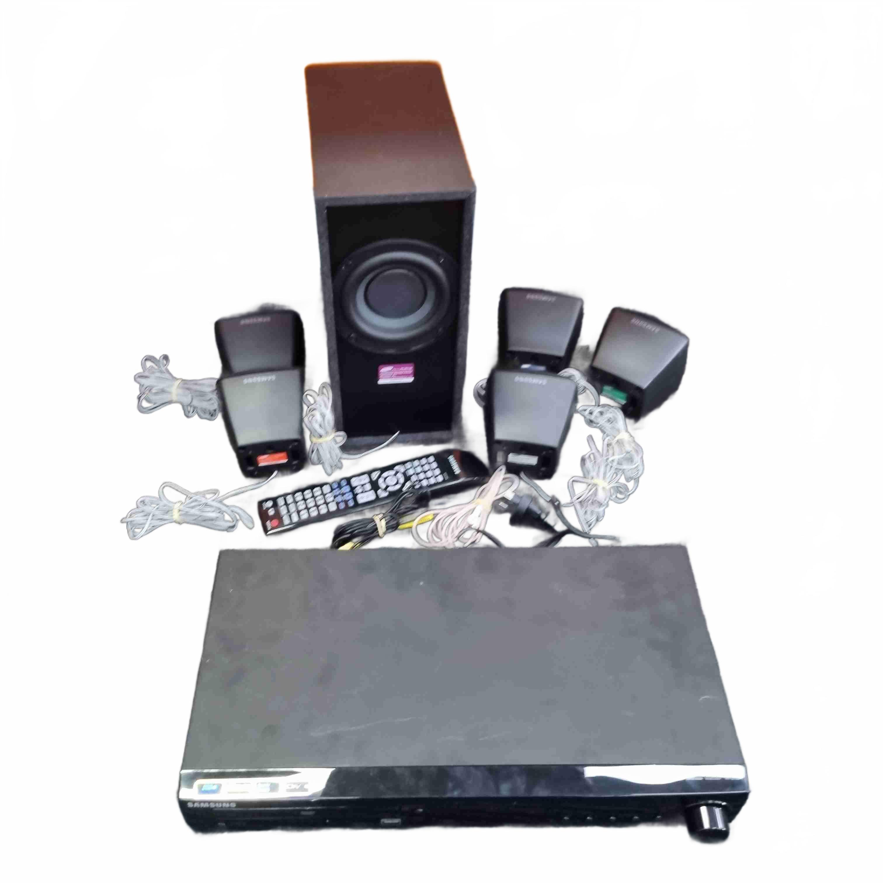 Samsung Home Theater System HT-Z120 With Subwoofer + 5x Mini Speakers + Remote (WR 1432805)