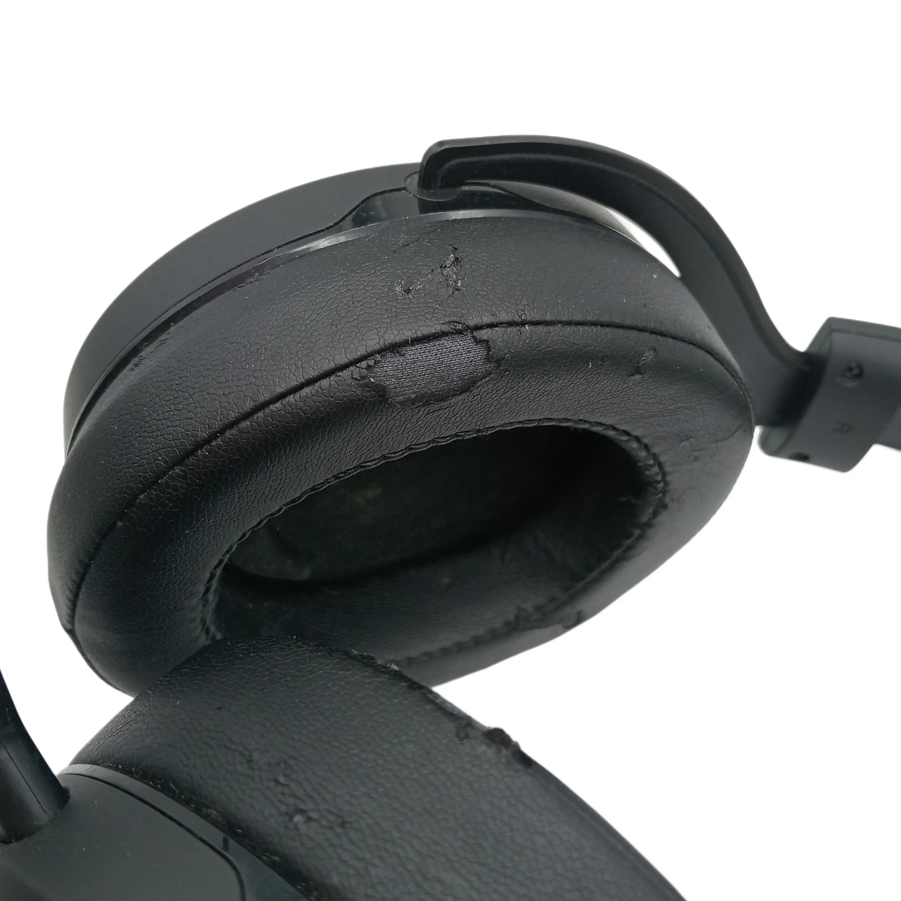 Corsair HS70 Pro Wireless Gaming Headset + USB Receiver + Charger