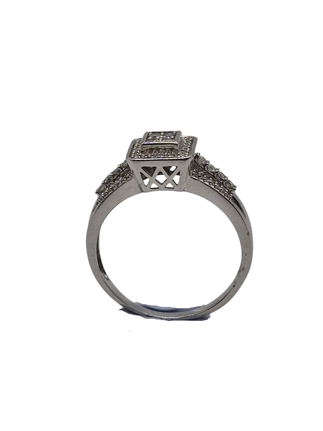 Ladies 9ct White Gold 68 Diamonds Ring 4 Round Brilliant Cut Diamonds 0.50CT TDW V 1/2 11 With Valuation (WL 1266643)
