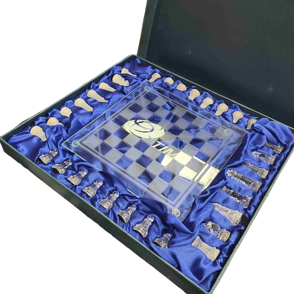 Unbranded Glass Chess Set, Glass, Complete, In Tape Damaged Box (MR 1433982)