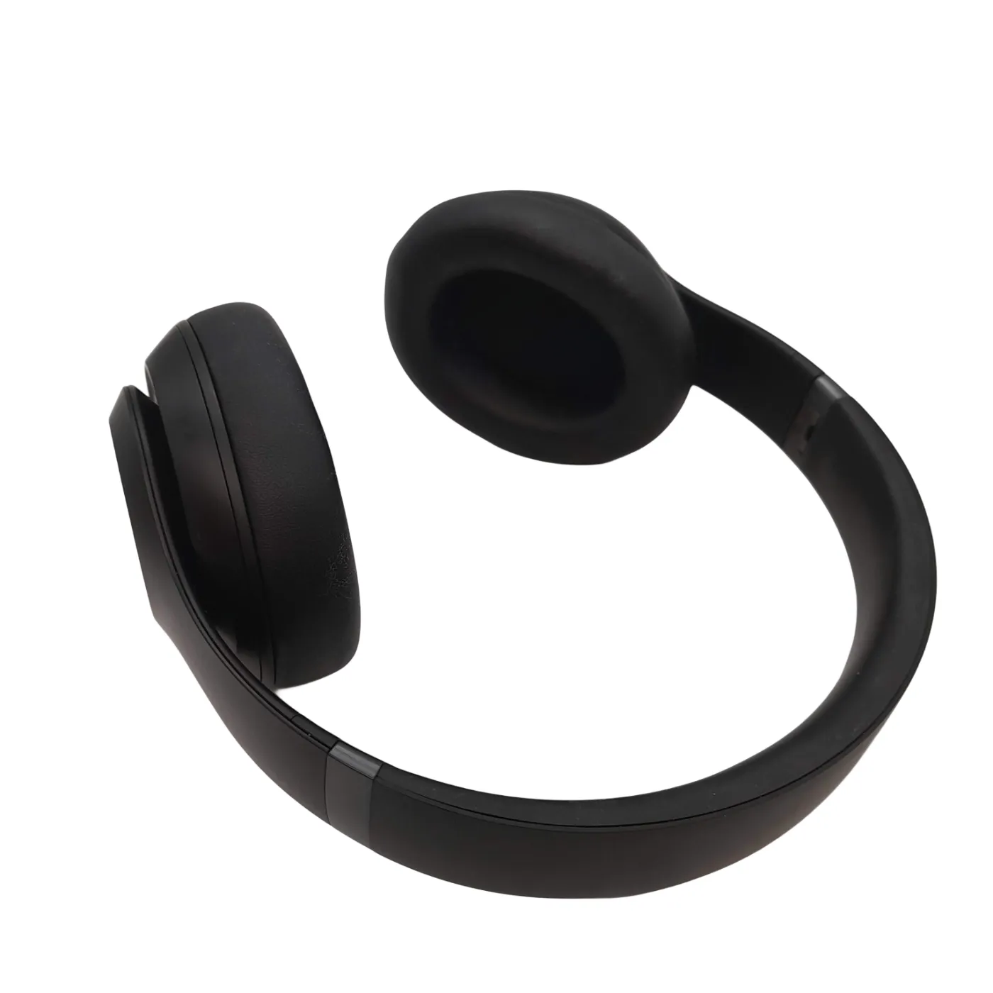 Beats Studio Pro Headphones + Case, AUX, Charger (WL 13991852)