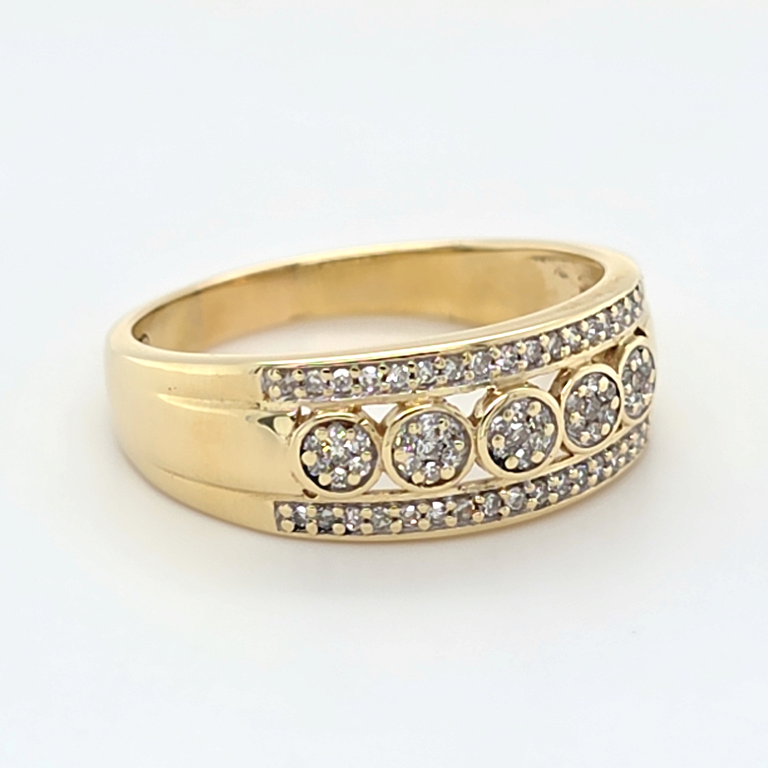 Ladies 9ct Yellow Gold Ring With Diamonds – Ring Size S (MR1416313)