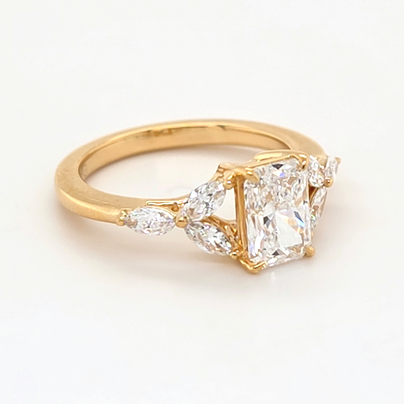 Ladies 18cy Yellow Gold Ring Laboratory Grown Diamonds – Ring Size I (MR1413850)