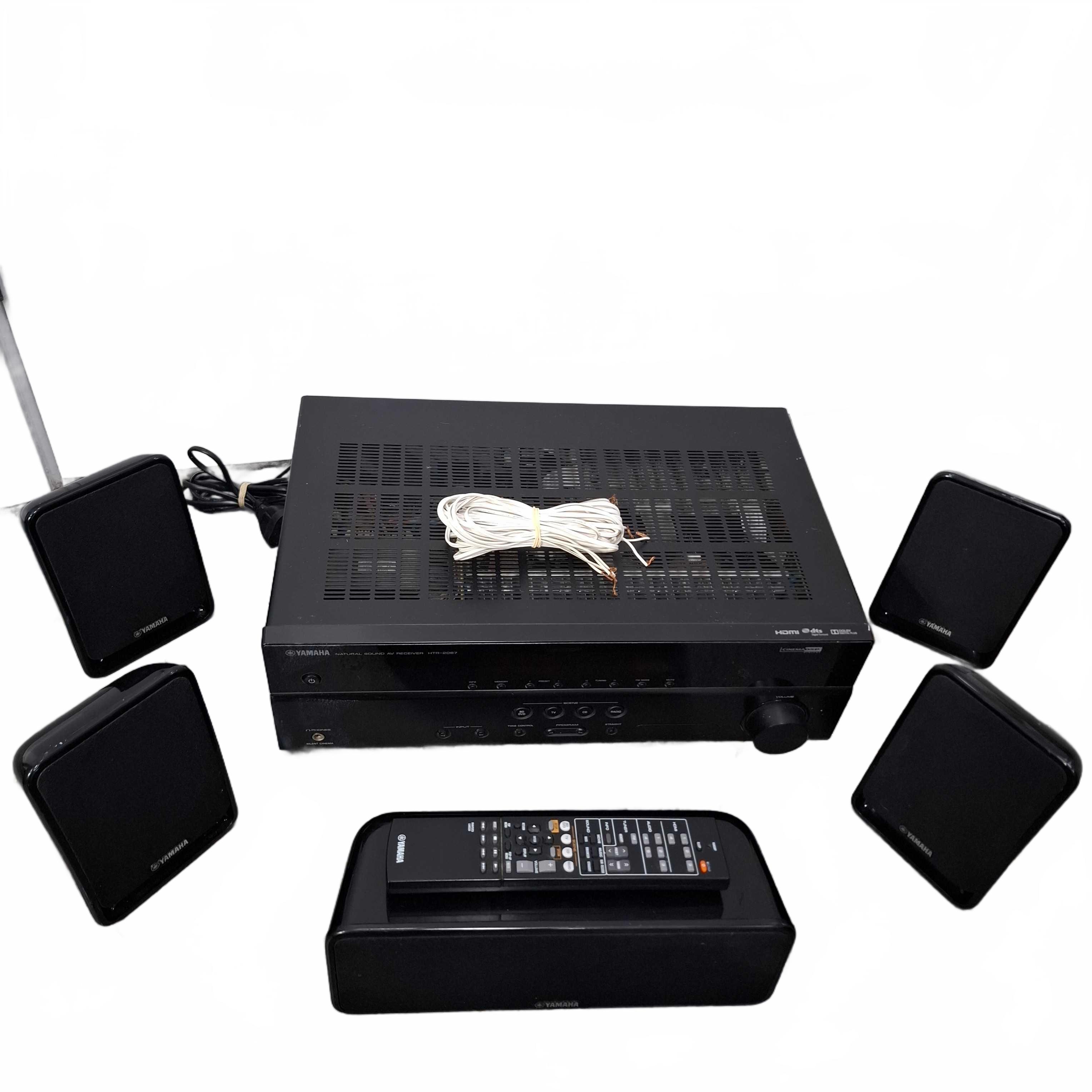 Yamaha Receiver HTR-2067 + 5 Speakers + Leads + Remote (WR 1426493)