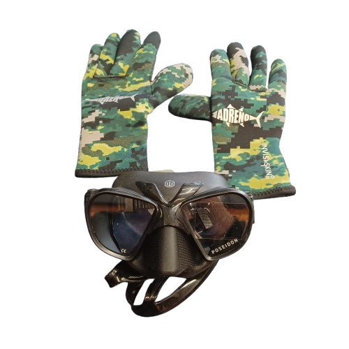Adreno Diving Goggles and Gloves In Carry Case   (LE1343463)