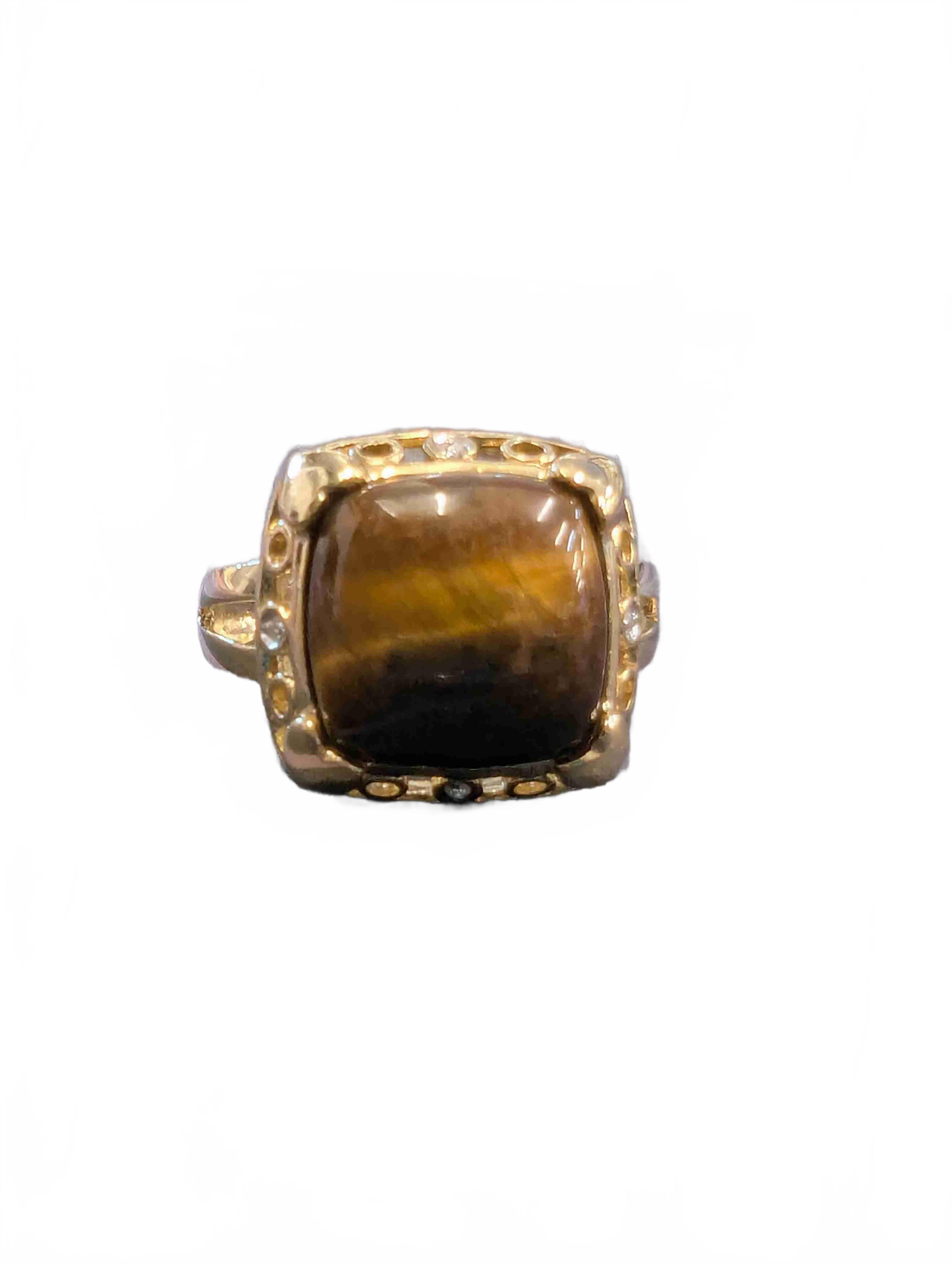 Unisex 9CT Gold Signet Ring With Square Cabochon Cut Tiger’s Eye And 4 Round Brilliant Cut Diamonds. Size O Valued At $2100 With SJCO Valuation Certificate (GE 1404026)