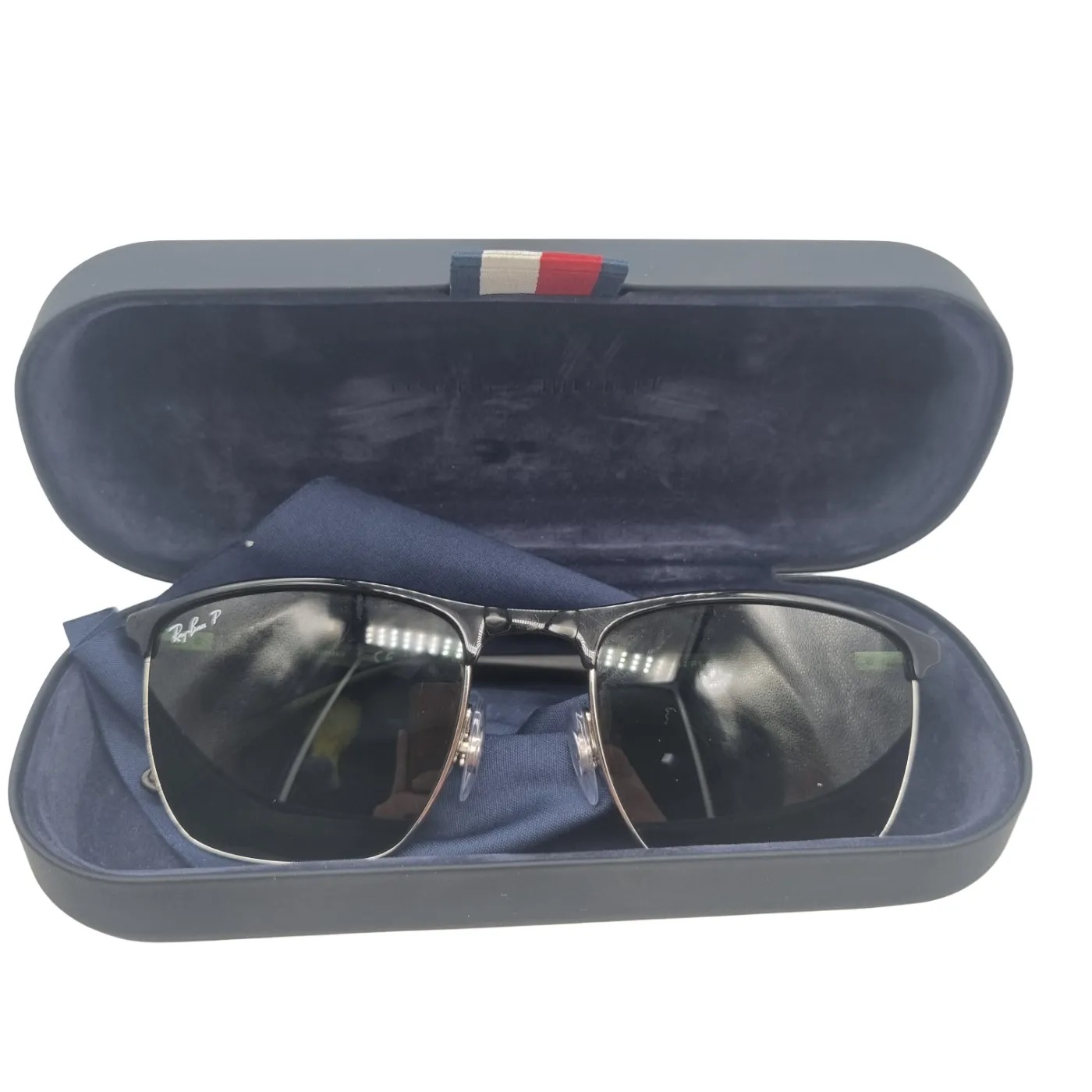 Ray-Ban RB3686 9144P1 57mm Polarized Sunglasses with Tommy Hilfiger Case (WR 140944)