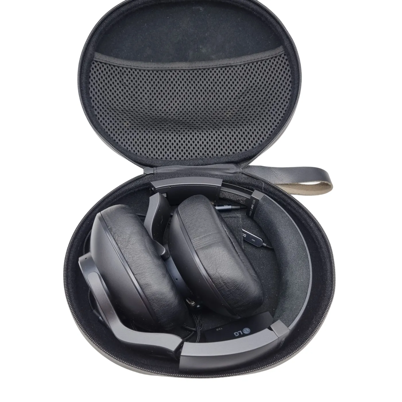 AKG N700NCM2 Wireless Noise Cancelling Headphones + Case + Cord (WR 1395420)