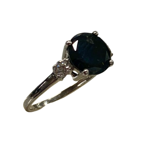 Ladies 14ct White Gold 3 Stone Diamond Ring. Single Round Brilliant 4 Claw Set Black Treated Diamond. With 2 Round Brilliant Cut Diamonds 4 Claw Set Stones On Shoulders. TDW 2.47ct. Size L/6 . With Valuation Certificate – (NG 146321)