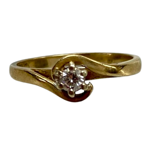 Ladies 9ct Yellow Gold Engagement Style Ring. Size 6