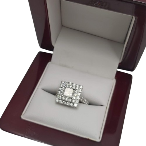 18ct White Gold Ring 1.98ct TDW 6.99gms Diamond Cluster Valuation Piece