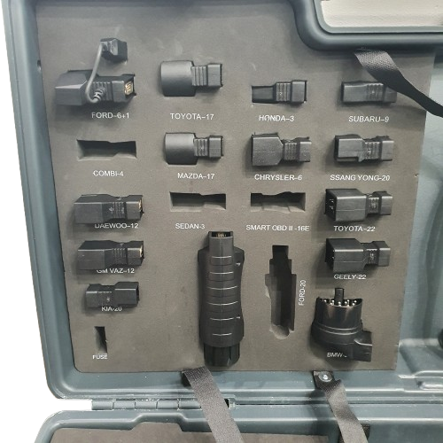 Launch Diagnostic Scanner X431 V+, With DS201 ODB Terminal (Damaged Edge), 14 Adaptors (Missing 4), 12 Patch Leads + Hard Case 2017-2018 Edition (MR 1386315)