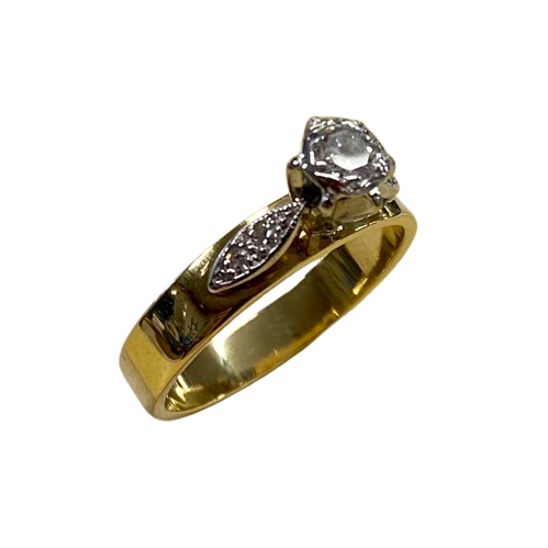 Ladies 18ct Yellow &White Gold 5 Stone Diamond Ring. Round Brilliant Cut Diamond White Gold Illusion Grain Set With Tapered 6 Claw Collet, With 4 Single Cut Diamonds Grain Set in White Gold Leaf Shoulders On Flat Band. TDW 0.24ct. Size M/6.5, With Valuation Certificate (NG 99547)