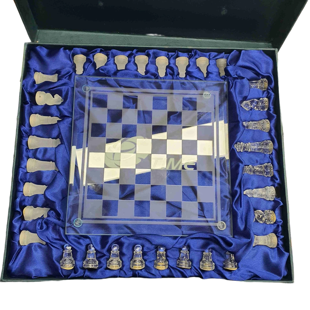 Unbranded Glass Chess Set, Glass, Complete, In Tape Damaged Box (MR 1433982)