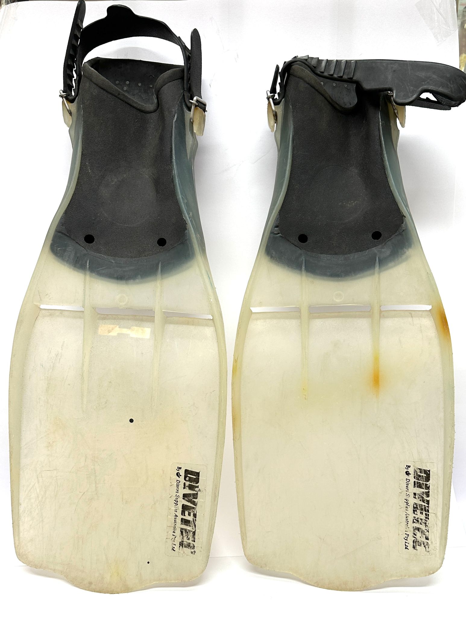 DIVETEC CLEAR AND BLACK FLIPPERS