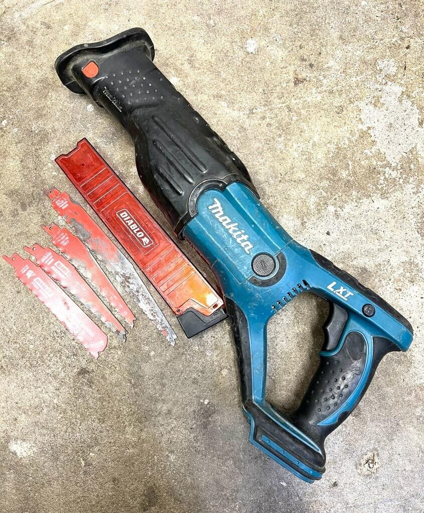 MAKITA 18VOLT CORDLESS RECIPROCATING SAW. SKIN ONLY