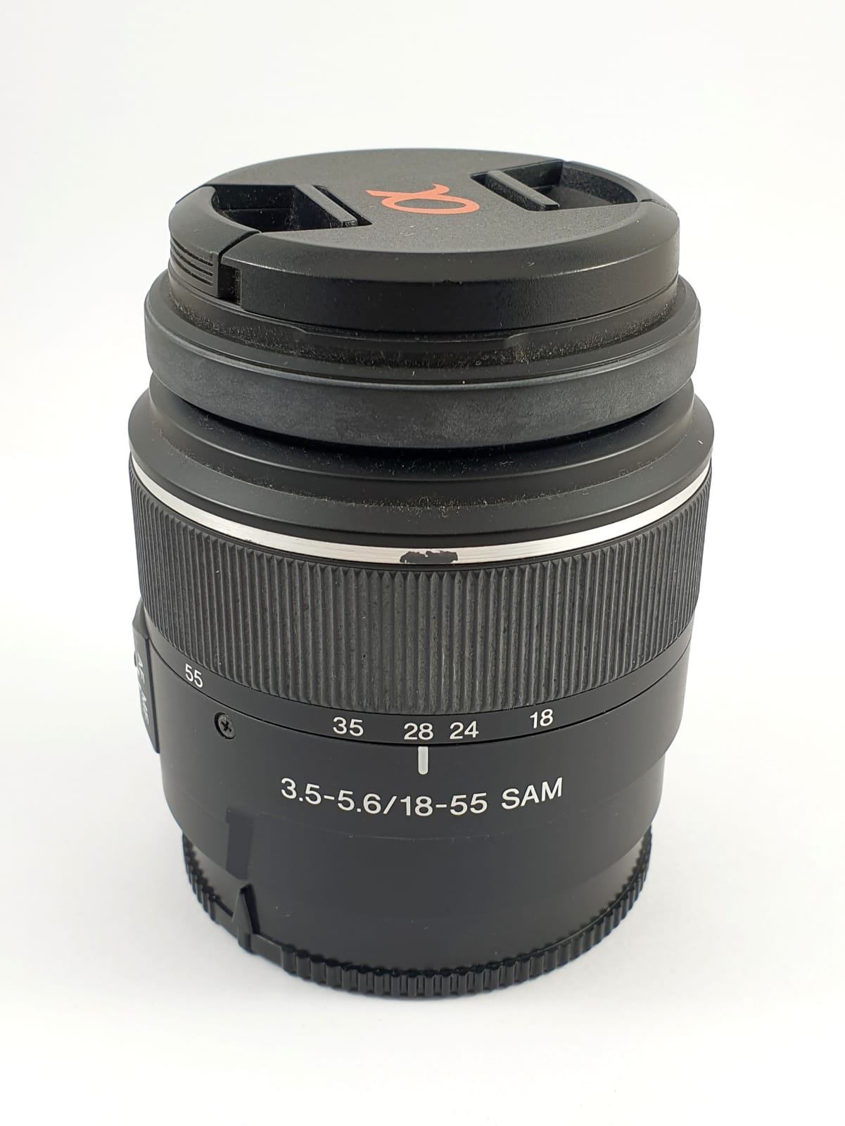 SONY DT MOUNT 18-35MM LENS. 3.5-5.6 APERTURE. AUTO/MANUAL FOCUS