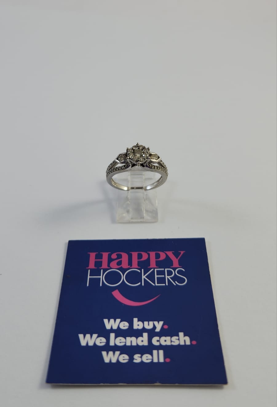 18CT WHITE GOLD CLUSTER RING SET WITH 47 DIAMONDS