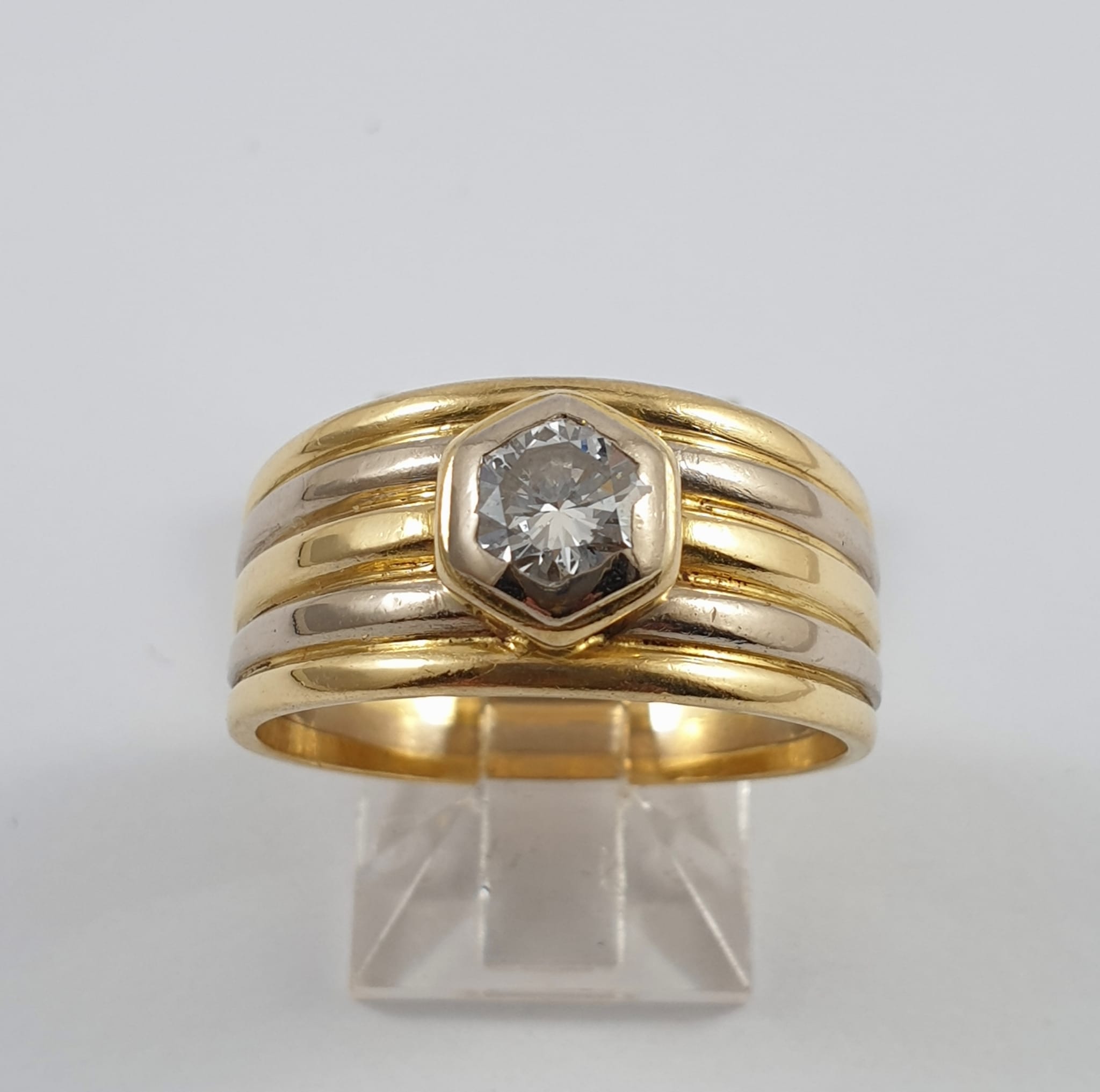 WHITE AND YELLOW GOLD AND DIAMOND RING